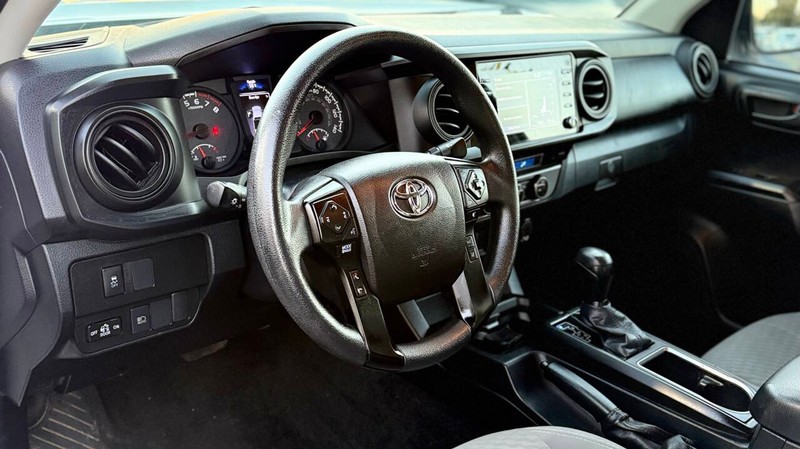 Toyota Tacoma 4WD Vehicle Full-screen Gallery Image 09