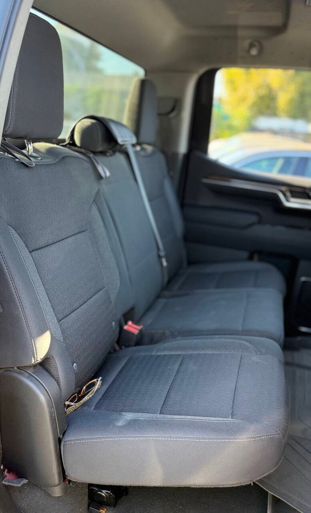 Chevrolet Silverado 1500 Vehicle Full-screen Gallery Image 18