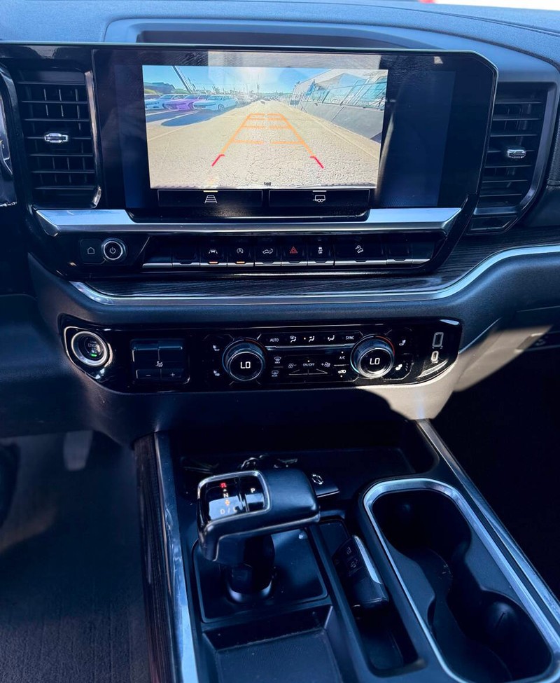 Chevrolet Silverado 1500 Vehicle Full-screen Gallery Image 12