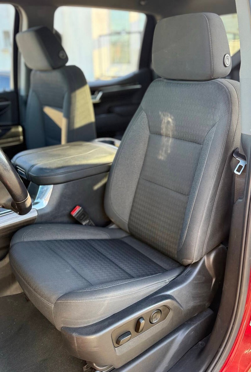 Chevrolet Silverado 1500 Vehicle Full-screen Gallery Image 13