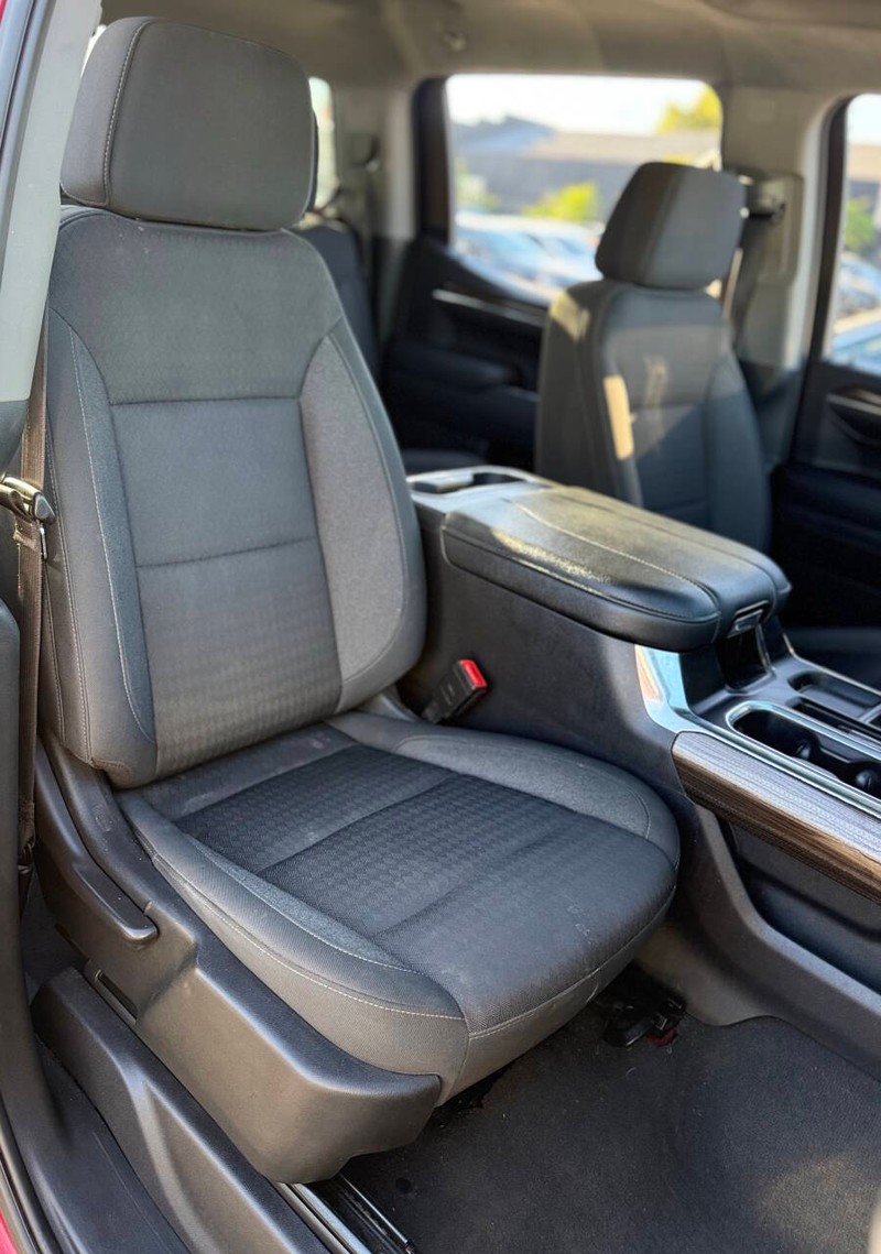 Chevrolet Silverado 1500 Vehicle Full-screen Gallery Image 17