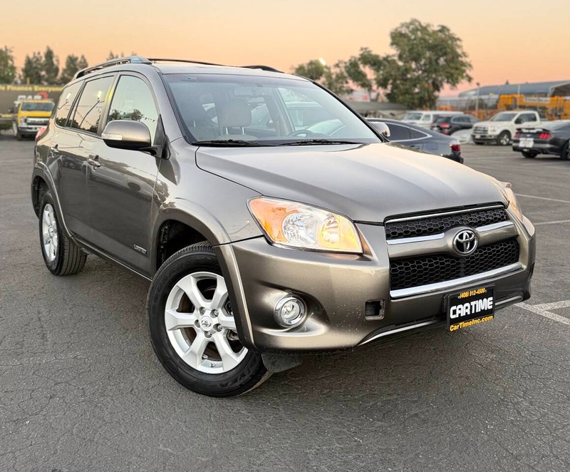 Toyota RAV4 Vehicle Full-screen Gallery Image 02