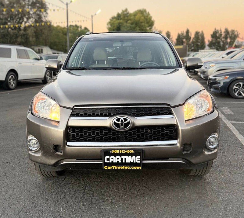 Toyota RAV4 Vehicle Full-screen Gallery Image 03