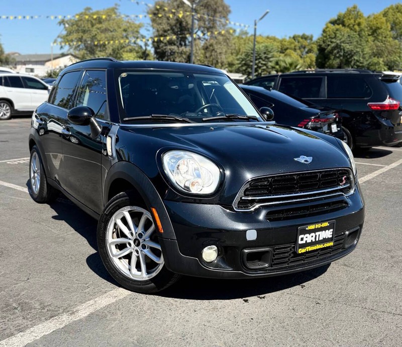 MINI Cooper Countryman Vehicle Full-screen Gallery Image 03