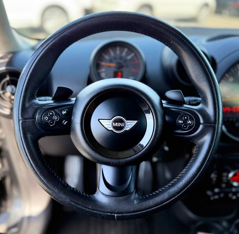MINI Cooper Countryman Vehicle Full-screen Gallery Image 07