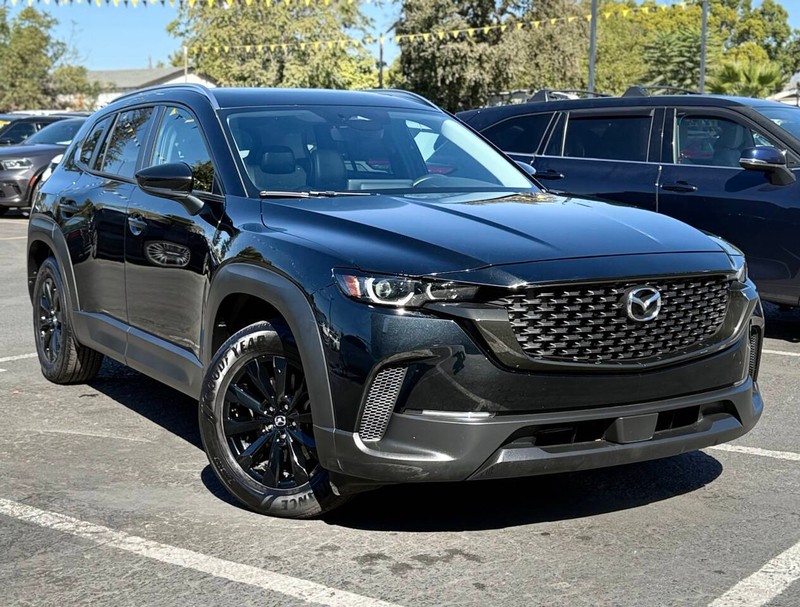 Mazda CX-50 Vehicle Full-screen Gallery Image 03