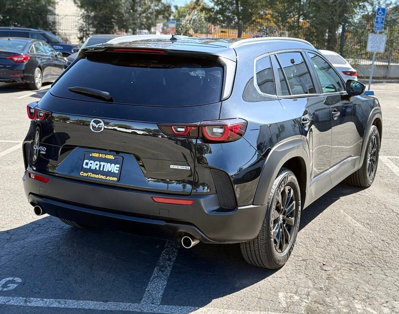 Mazda CX-50 Vehicle Full-screen Gallery Image 04