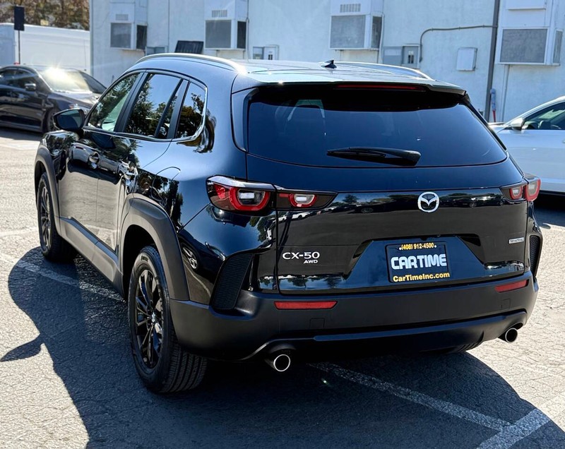 Mazda CX-50 Vehicle Full-screen Gallery Image 07