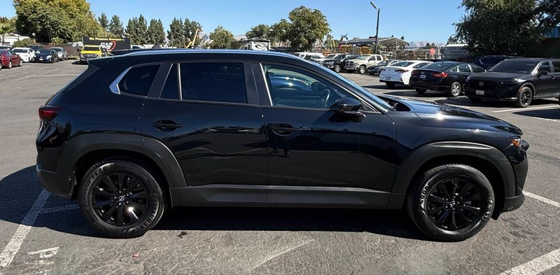 Mazda CX-50 Vehicle Full-screen Gallery Image 09