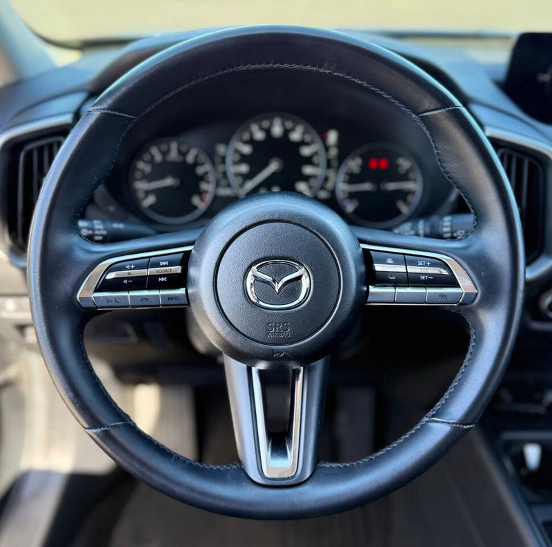 Mazda CX-50 Vehicle Full-screen Gallery Image 10