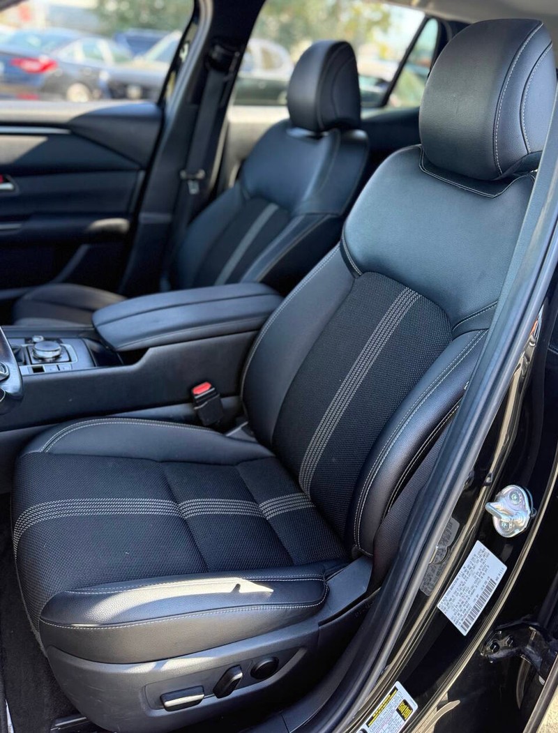 Mazda CX-50 Vehicle Full-screen Gallery Image 12