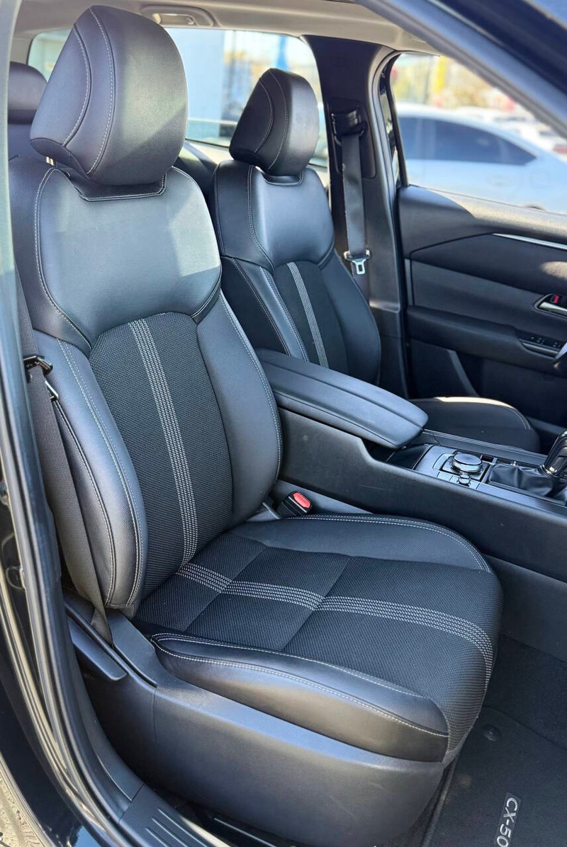 Mazda CX-50 Vehicle Full-screen Gallery Image 13