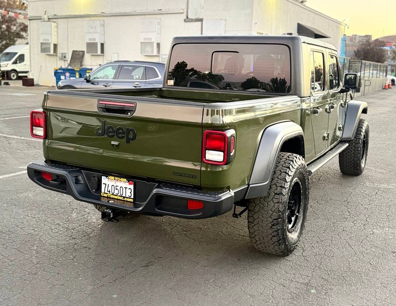 Jeep Gladiator Vehicle Full-screen Gallery Image 04