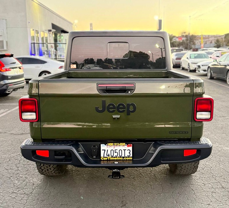 Jeep Gladiator Vehicle Full-screen Gallery Image 05