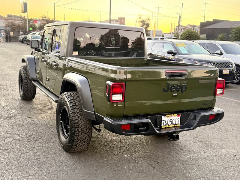 Jeep Gladiator Vehicle Full-screen Gallery Image 06