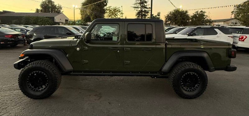 Jeep Gladiator Vehicle Full-screen Gallery Image 07