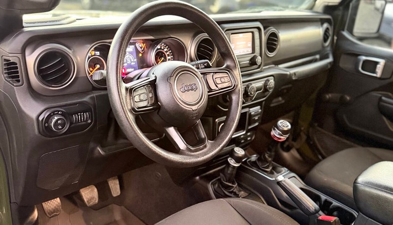 Jeep Gladiator Vehicle Full-screen Gallery Image 09