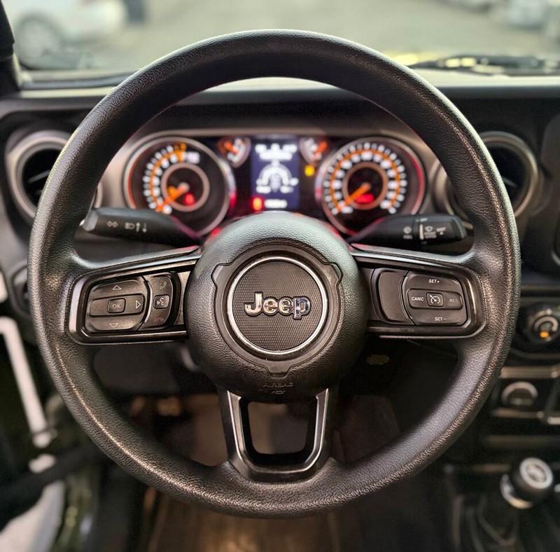 Jeep Gladiator Vehicle Full-screen Gallery Image 10
