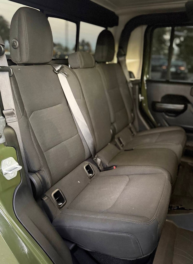 Jeep Gladiator Vehicle Full-screen Gallery Image 14