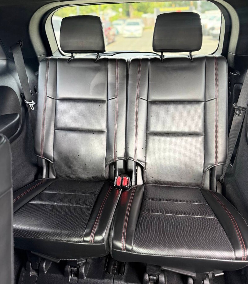 Dodge Durango Vehicle Full-screen Gallery Image 17