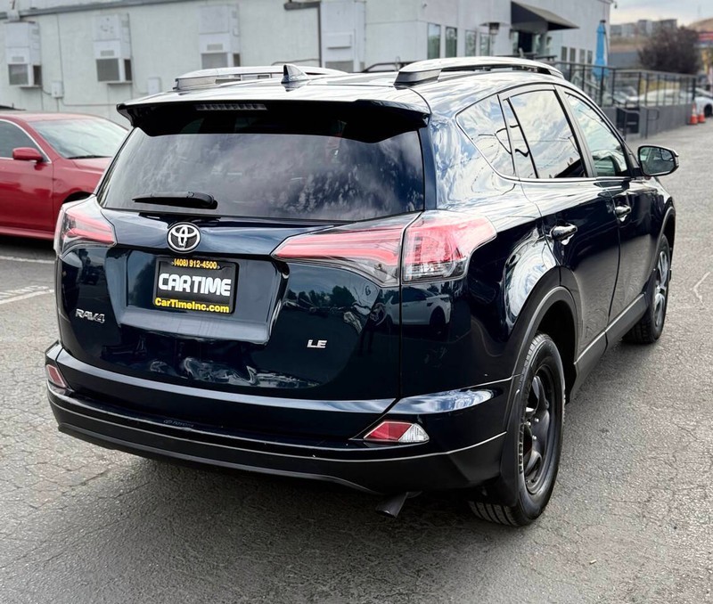 Toyota RAV4 Vehicle Full-screen Gallery Image 04