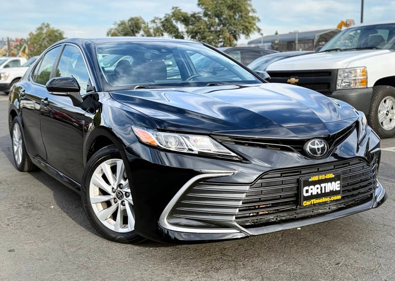 Toyota Camry Vehicle Full-screen Gallery Image 03