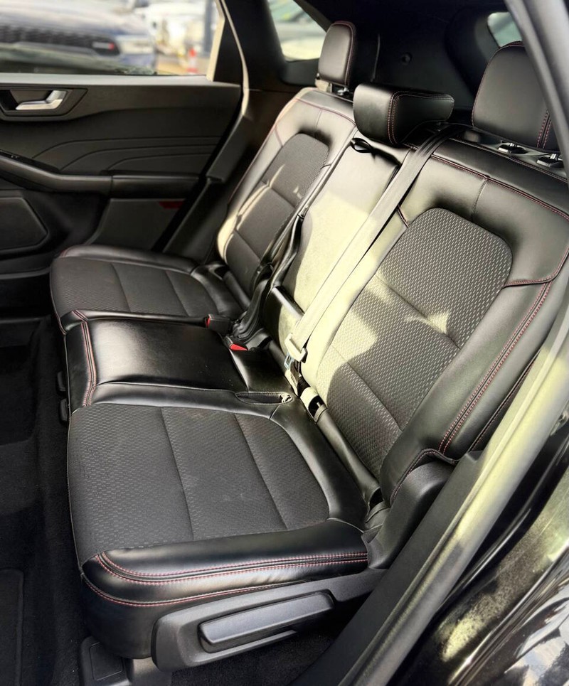Ford Escape Vehicle Full-screen Gallery Image 15