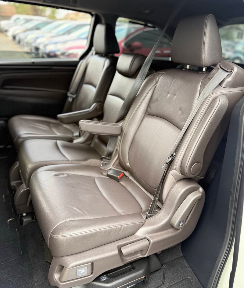 Honda Odyssey Vehicle Full-screen Gallery Image 12