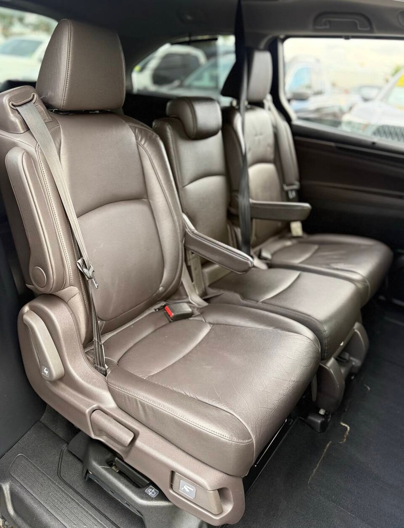 Honda Odyssey Vehicle Full-screen Gallery Image 13