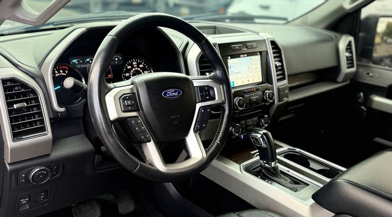 Ford F-150 Vehicle Full-screen Gallery Image 09