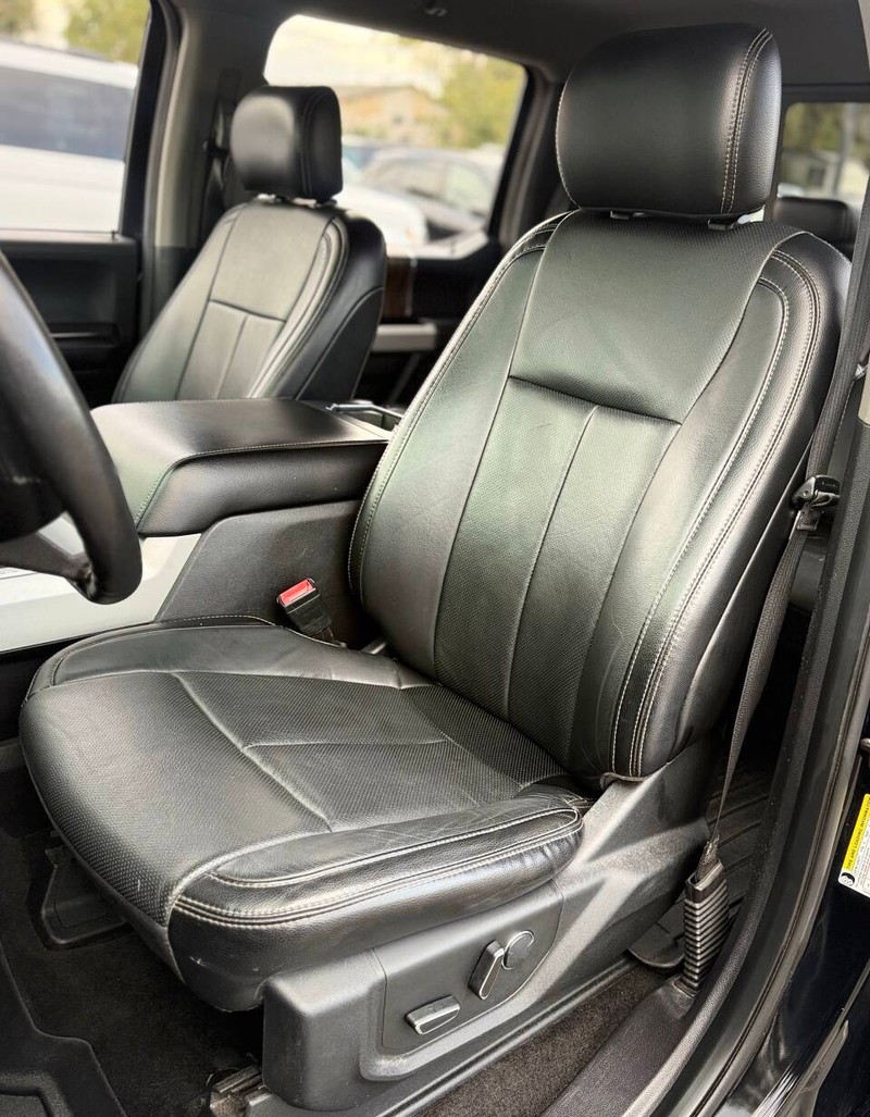 Ford F-150 Vehicle Full-screen Gallery Image 12