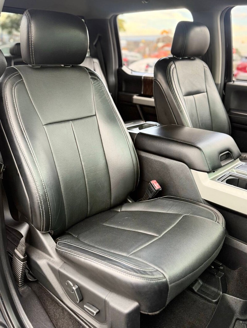 Ford F-150 Vehicle Full-screen Gallery Image 13