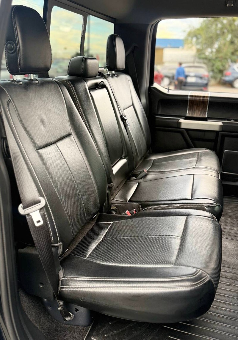 Ford F-150 Vehicle Full-screen Gallery Image 14
