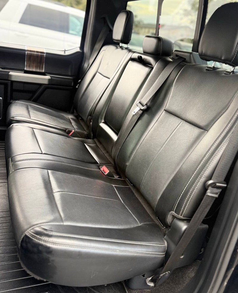 Ford F-150 Vehicle Full-screen Gallery Image 15