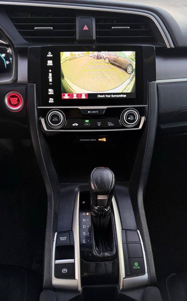 Honda Civic Sedan Vehicle Full-screen Gallery Image 11