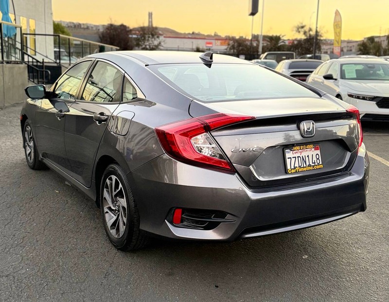 Honda Civic Sedan Vehicle Full-screen Gallery Image 06