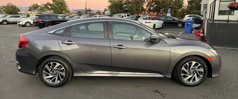 Honda Civic Sedan Vehicle Full-screen Gallery Image 08