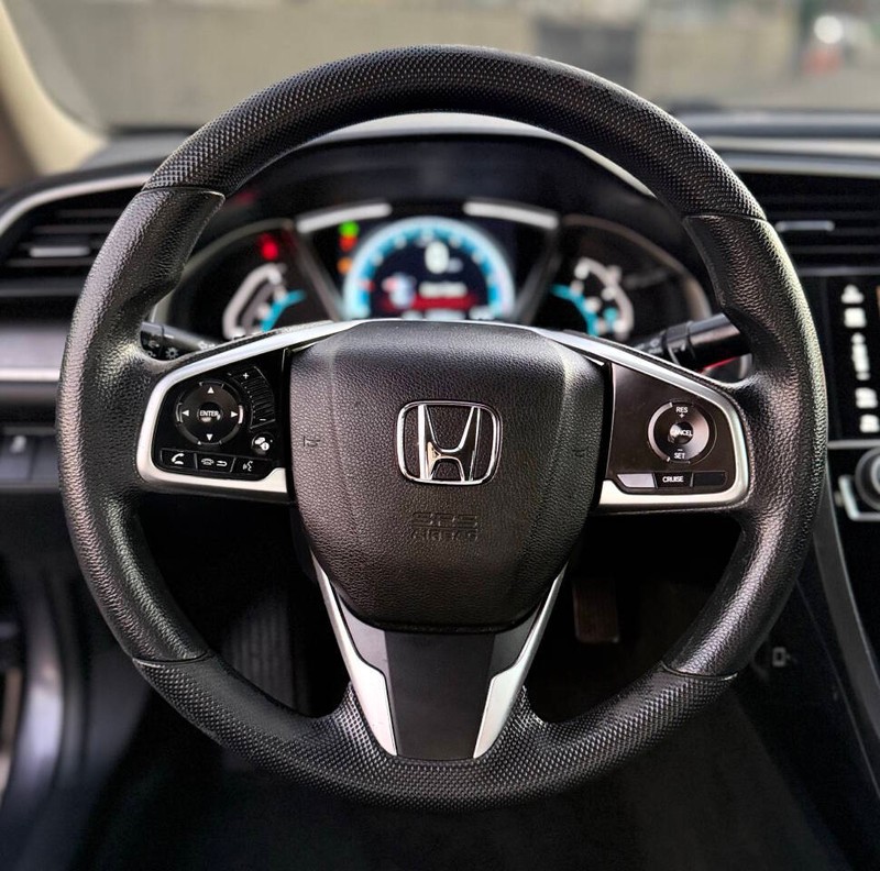 Honda Civic Sedan Vehicle Full-screen Gallery Image 10