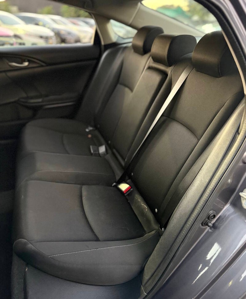 Honda Civic Sedan Vehicle Full-screen Gallery Image 15
