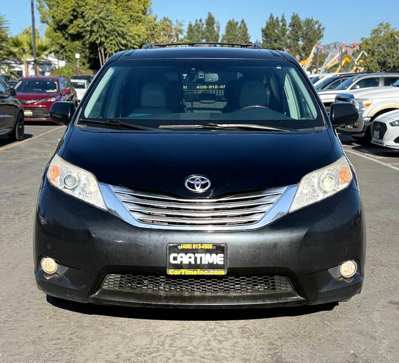 Toyota Sienna Vehicle Full-screen Gallery Image 02