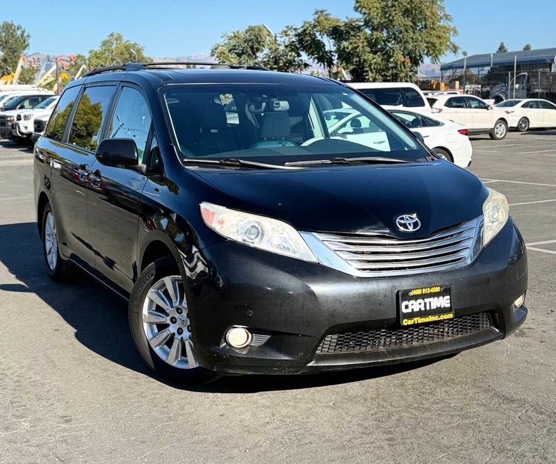 Toyota Sienna Vehicle Full-screen Gallery Image 03