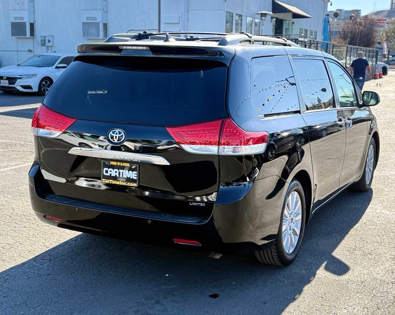 Toyota Sienna Vehicle Full-screen Gallery Image 04