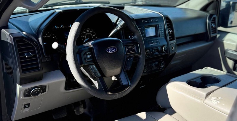 Ford F-150 Vehicle Full-screen Gallery Image 09
