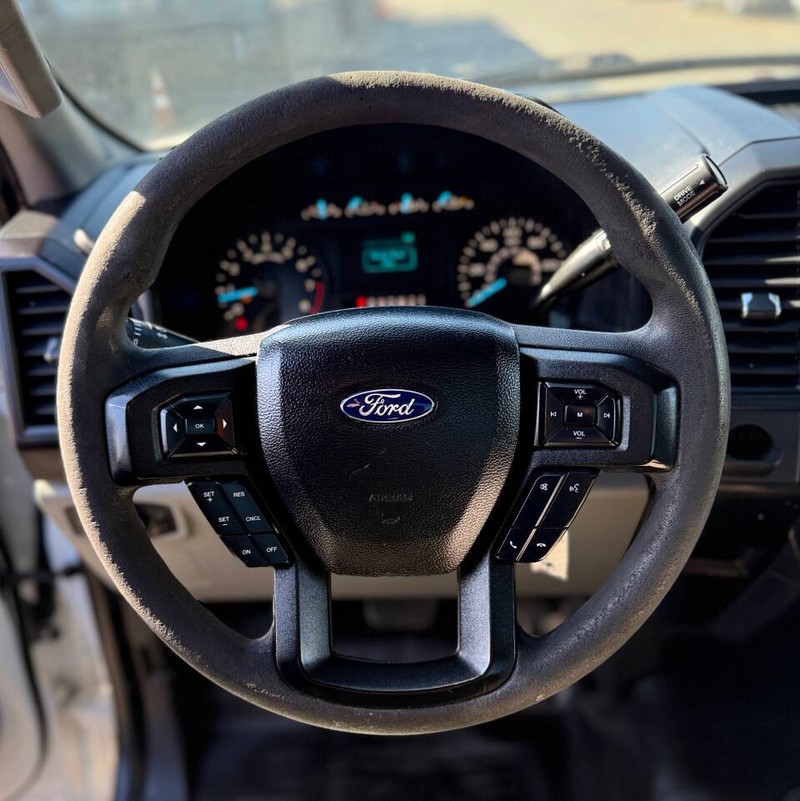 Ford F-150 Vehicle Full-screen Gallery Image 10