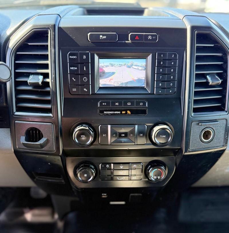 Ford F-150 Vehicle Full-screen Gallery Image 11