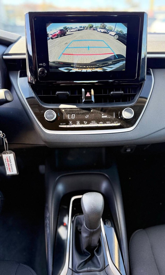 Toyota Corolla Vehicle Full-screen Gallery Image 11