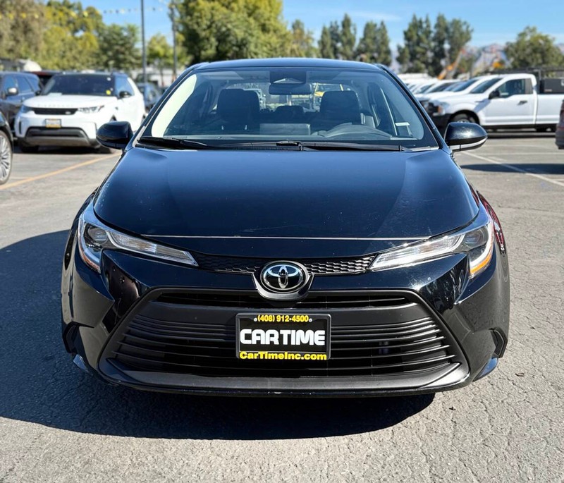 Toyota Corolla Vehicle Full-screen Gallery Image 02
