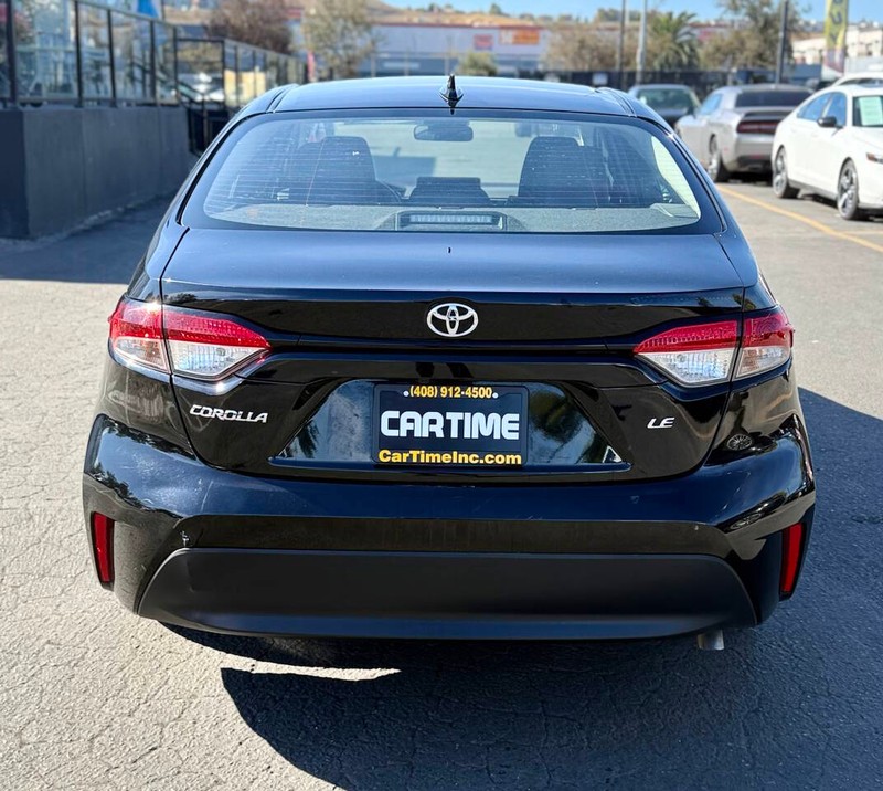 Toyota Corolla Vehicle Full-screen Gallery Image 05