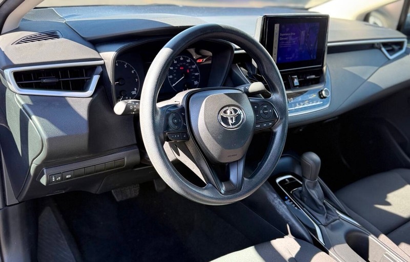 Toyota Corolla Vehicle Full-screen Gallery Image 09