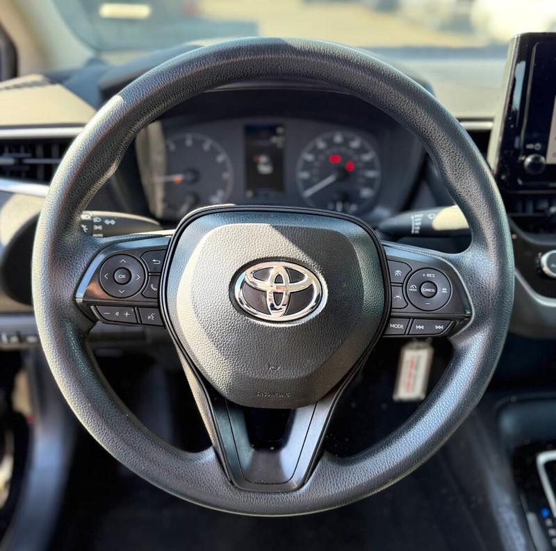 Toyota Corolla Vehicle Full-screen Gallery Image 10